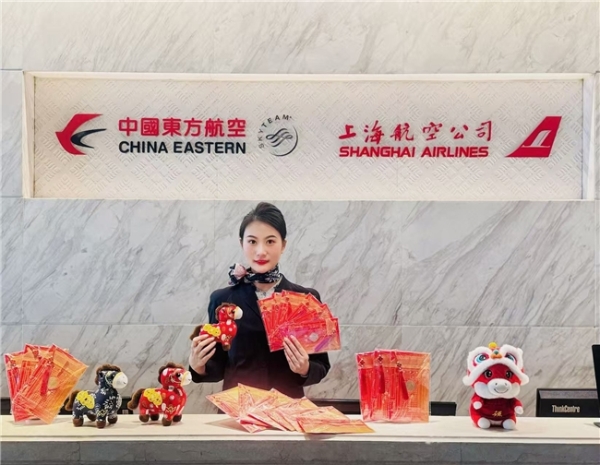 万米高空话百家姓 东航特色航班云端贺岁迎团圆