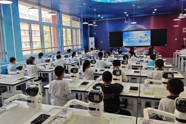 落地数十所学校，元萝卜“AI进校园”为校园素质教育注入科技活力 