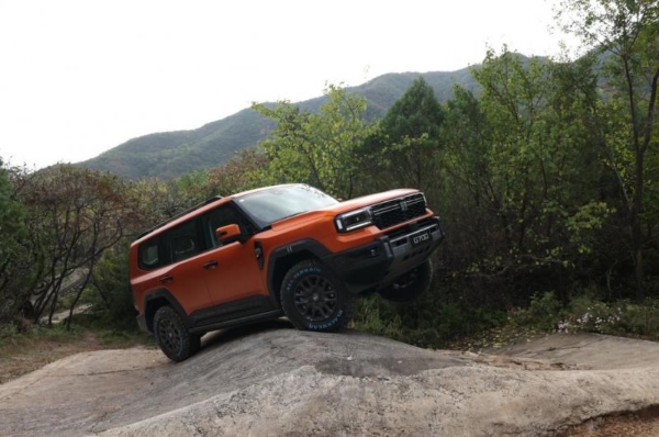 央视认证！纵横G700荣获“风云2025年度越野汽车”