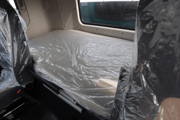 600度大电量，693匹大马力，专为资源类运输打造的东风天龙KL纯电牵引车实拍 