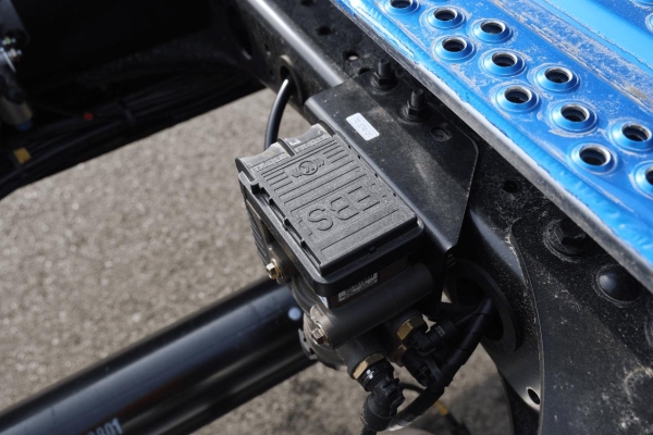 600度大电量，693匹大马力，专为资源类运输打造的东风天龙KL纯电牵引车实拍 