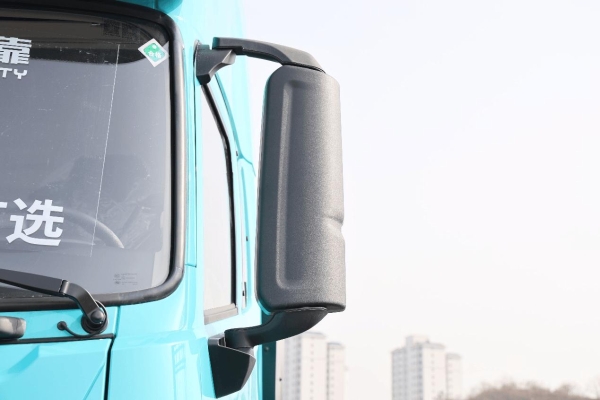 600度大电量，693匹大马力，专为资源类运输打造的东风天龙KL纯电牵引车实拍 