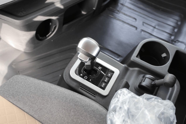 600度大电量，693匹大马力，专为资源类运输打造的东风天龙KL纯电牵引车实拍 