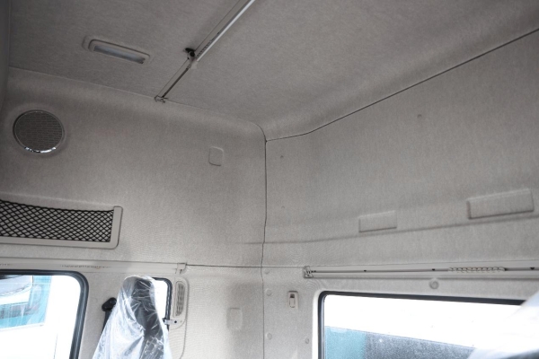 600度大电量，693匹大马力，专为资源类运输打造的东风天龙KL纯电牵引车实拍 