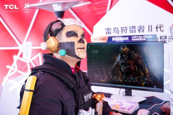 冰雪文旅×电竞跨界！雷鸟狩猎者显示器玩转零下40度 