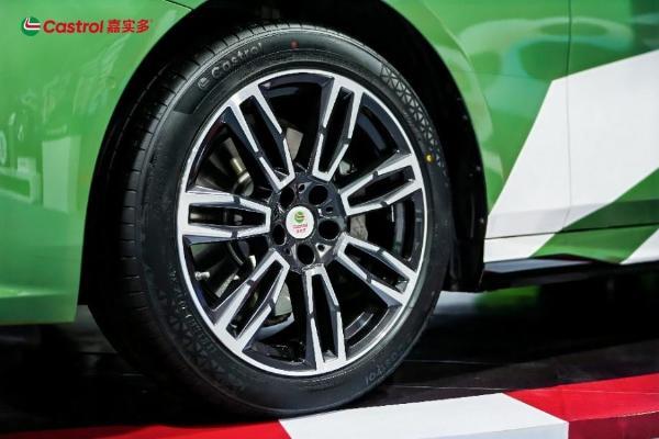 嘉实多品牌轮胎系列亮相 以移动安全科技，为消费者提供“一站式”汽车售后解决方案 