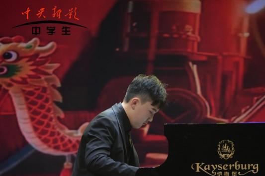 香港少年钢琴家廖偲楷亮相全国少儿春晚 激情演奏贺新春 