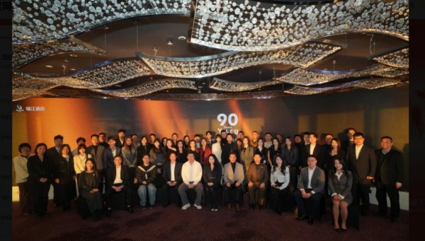 中国酒店业新生代接班：九十年锦江与 "后浪" 共探传承新路径 