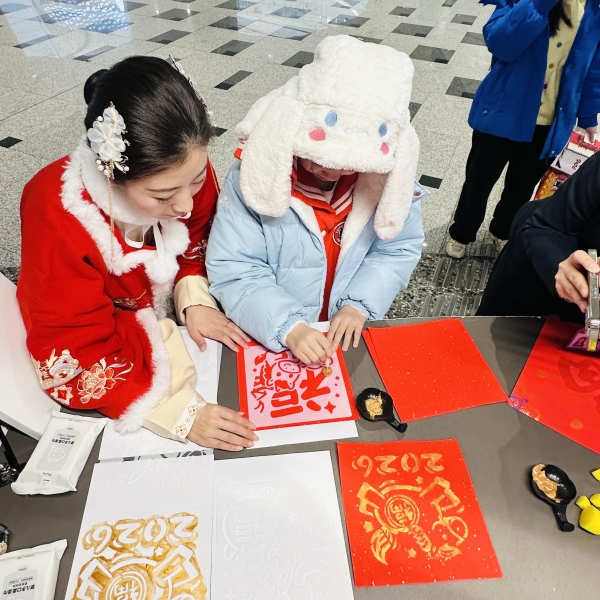 东航多彩新春主题活动助力旅客春节欢乐行 