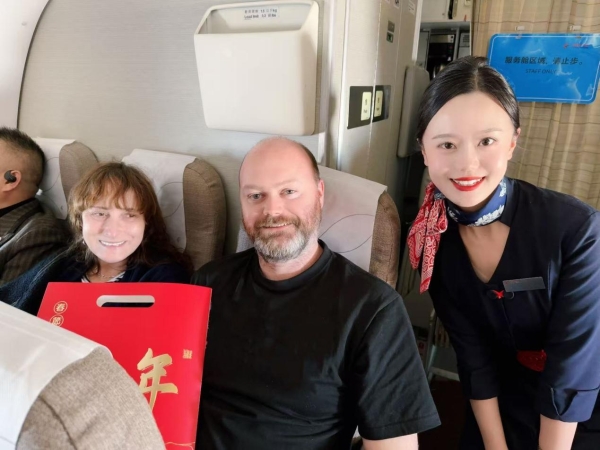 东航多彩新春主题活动助力旅客春节欢乐行 