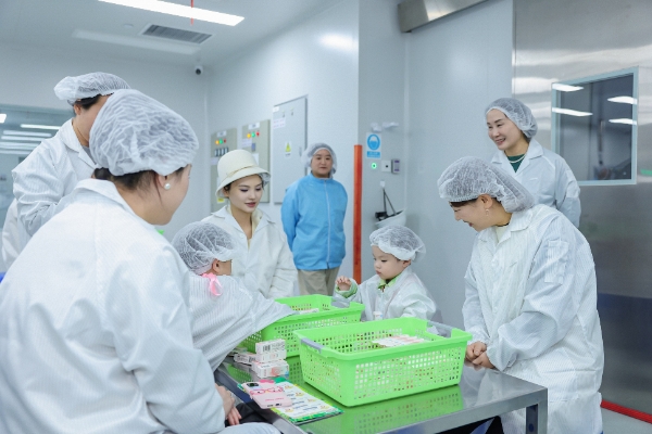 贝亲青浦工厂开放日：溯源品质之旅，以爱守护成长