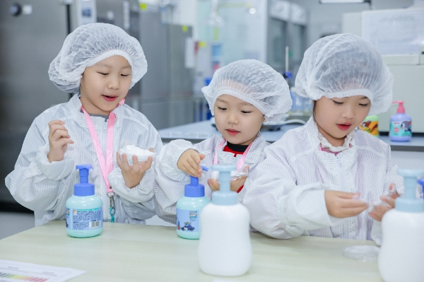贝亲青浦工厂开放日：溯源品质之旅，以爱守护成长