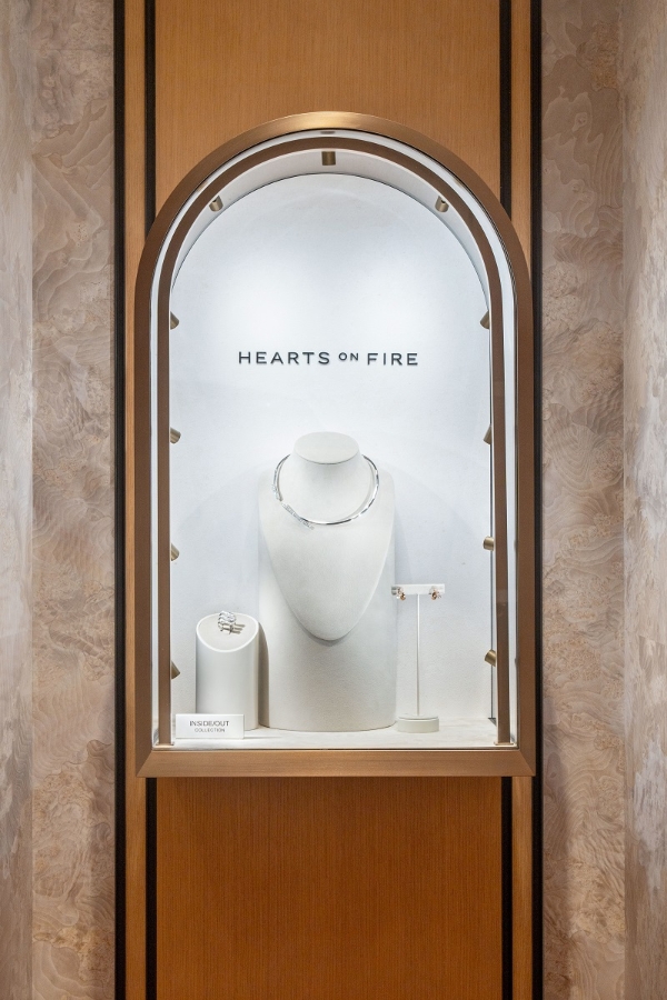 风格尽释，璀璨新程 HEARTS ON FIRE赫兹斐亚在武汉SKP开设首间中国内地专营店
