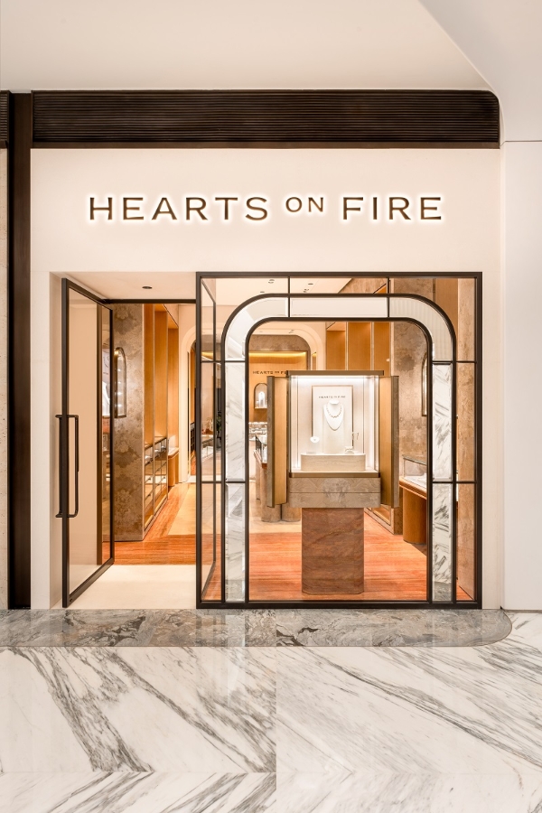 风格尽释，璀璨新程 HEARTS ON FIRE赫兹斐亚在武汉SKP开设首间中国内地专营店