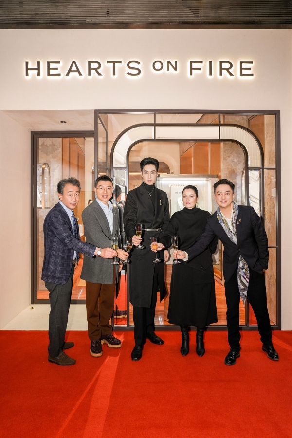 风格尽释，璀璨新程 HEARTS ON FIRE赫兹斐亚在武汉SKP开设首间中国内地专营店