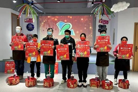 让我们「年」在一起，厦门太古可口可乐新春公益礼包传递"暖心年味" 