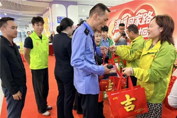 温暖回家路 让爱吉时回家——2026马年春运暖心画卷徐徐展开 