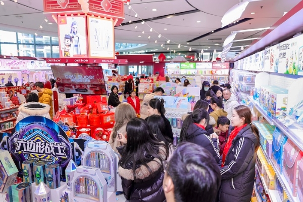 北京、上海等六城“得力超级文具节”现场火爆，限定礼盒售罄、非遗糖画吸睛 