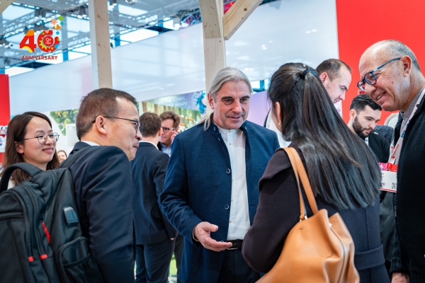 致敬四十年光辉岁月: Hape集团40周年庆典点亮纽伦堡玩具展 