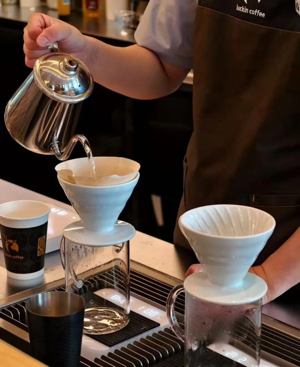 云南冠军豆手冲上线“秒空”！瑞幸第30000家门店进化成了你不认识的样子