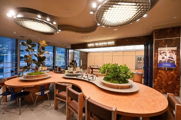 云南冠军豆手冲上线“秒空”！瑞幸第30000家门店进化成了你不认识的样子