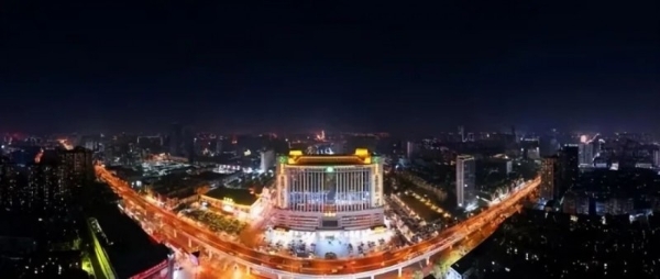 策马扬鞭・逐梦新程｜万家丽集团 2025 年年终总结暨表彰大会召开