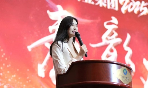 策马扬鞭・逐梦新程｜万家丽集团 2025 年年终总结暨表彰大会召开