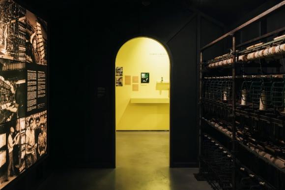 寻找亮丝的源头：一座博物馆与一个品牌的145年 