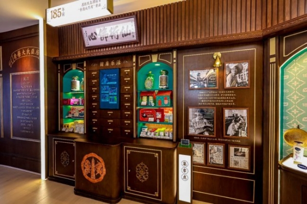 屈臣氏全国首家复古主题快闪店亮相广州 点燃新春消费热潮 