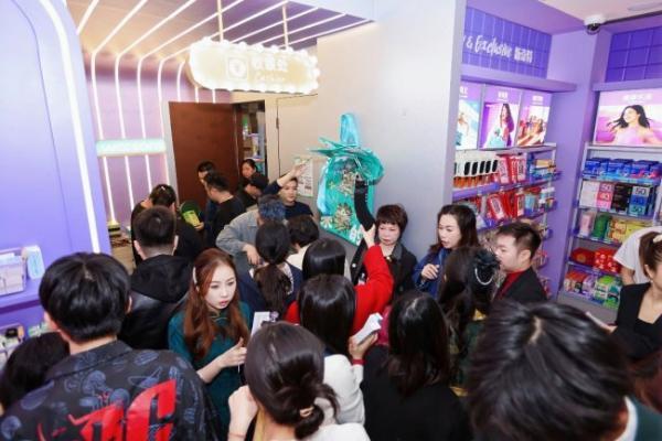 屈臣氏全国首家复古主题快闪店亮相广州 点燃新春消费热潮 