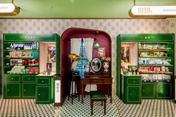 屈臣氏全国首家复古主题快闪店亮相广州 点燃新春消费热潮 