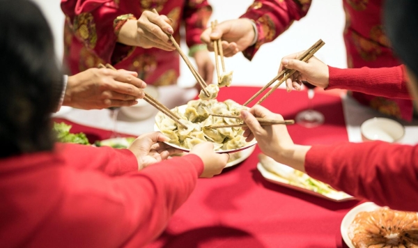 香源水饺走向国际舞台，亮相英国新年专题报道 