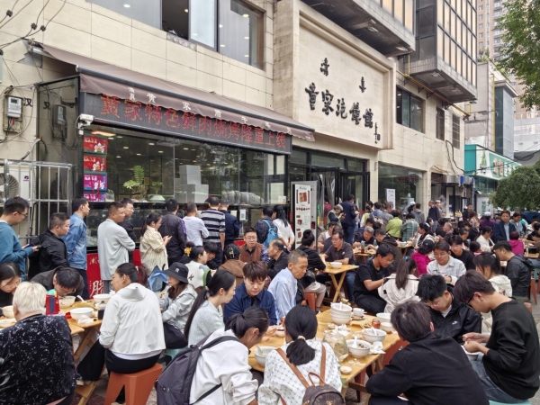 老陕的年味，都在这盒子里了！黄家泡馍馆马年礼盒开订，喊你备年货啦！ 