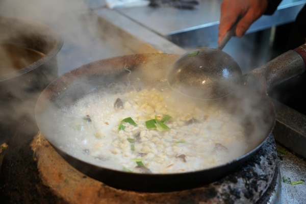 老陕的年味，都在这盒子里了！黄家泡馍馆马年礼盒开订，喊你备年货啦！ 