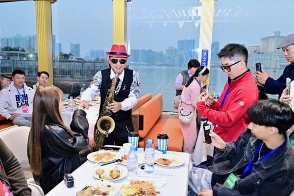 一水连三地 浪漫启新程|珠海首艘纯电豪华游轮“浪漫珠海号”首航圆满成功 