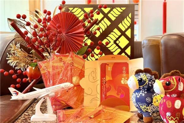 万米高空话百家姓 东航特色航班云端贺岁迎团圆