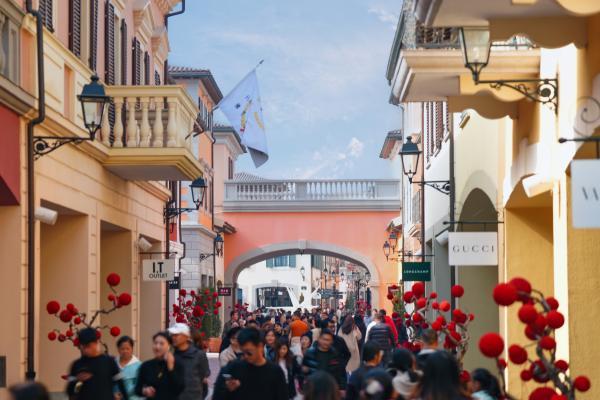 FV佛罗伦萨小镇马年新春创佳绩，多维增长引领消费升级