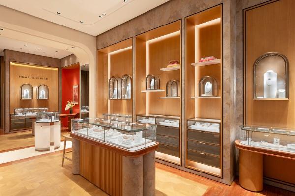 风格尽释，璀璨新程 HEARTS ON FIRE赫兹斐亚在武汉SKP开设首间中国内地专营店