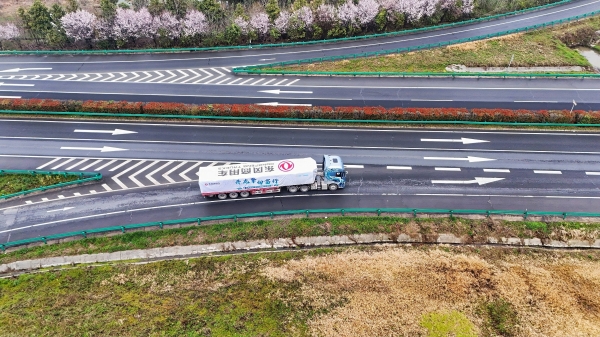 “开龙擎 向富行” 阜阳至杭州赵师傅带货试车 东风新KL 600马力综合油耗29升 