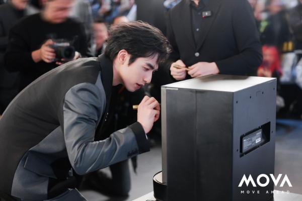 MOVA扫地机全阵容亮相AWE2026：清洁的边界，到底能推到多远 