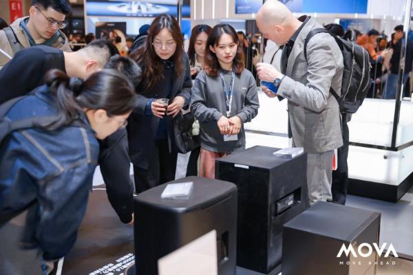 MOVA扫地机全阵容亮相AWE2026：清洁的边界，到底能推到多远 