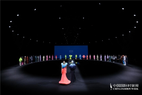  HOII 后益首度登陆中国国际时装周 「熙怡」系列亮相北京 