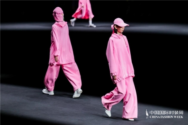  HOII 后益首度登陆中国国际时装周 「熙怡」系列亮相北京 