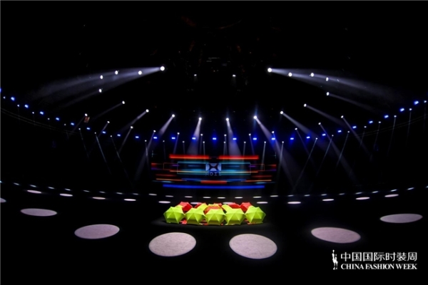  HOII 后益首度登陆中国国际时装周 「熙怡」系列亮相北京 