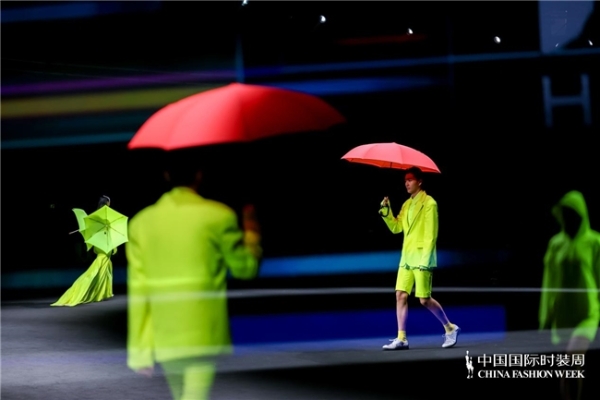  HOII 后益首度登陆中国国际时装周 「熙怡」系列亮相北京 