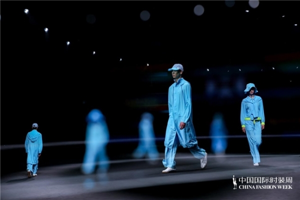  HOII 后益首度登陆中国国际时装周 「熙怡」系列亮相北京 