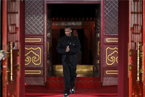  Zadig&Voltaire 登陆中国国际时装周 以法式摇滚精神诠释东方新语境 