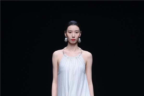  来去自如 心体无滞｜壹亍A.1盛放2026中国国际时装周（春季） 