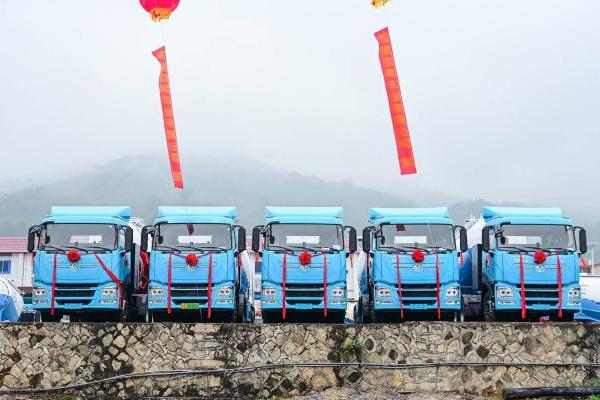  东风商用车斩获百台新能源牵引车订单，打造福建绿运新标杆 