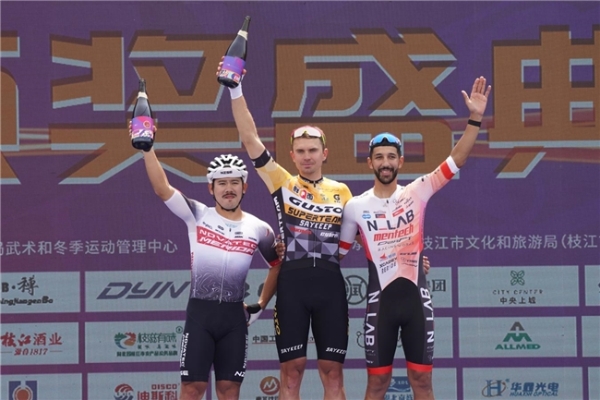  2026中国公路自行车公开赛（湖北枝江站）鸣枪开赛 千名车手竞速“三峡水乡” 